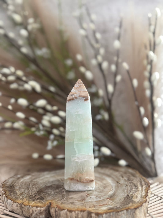 Pistachio calcite
